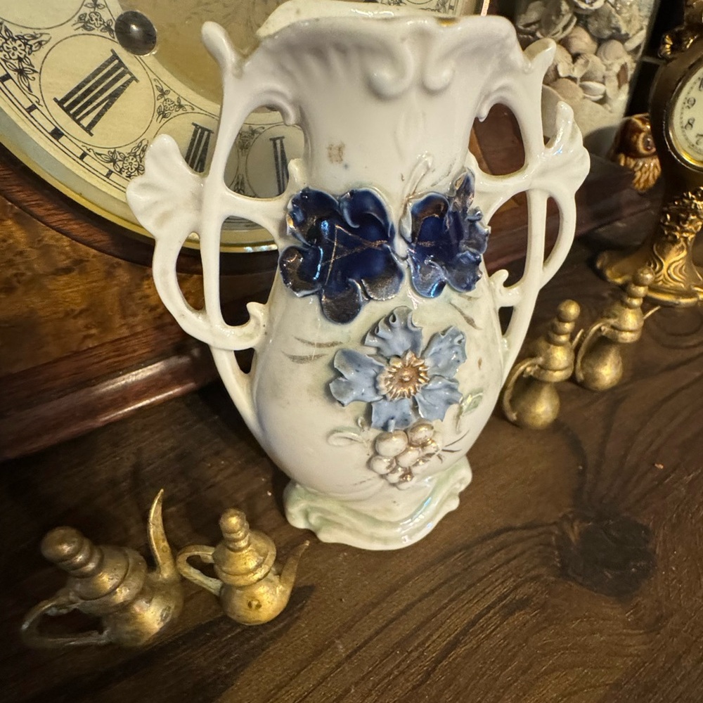 WIKES BARRE PENNSYVANIA Vintage souvenir VASE CIRCA 1910 Germany